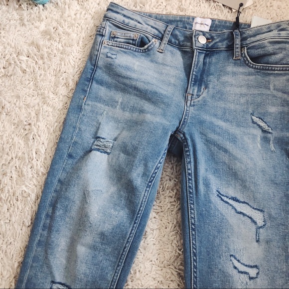 Calvin Klein Jeans 🤍 - Picture 2 of 8